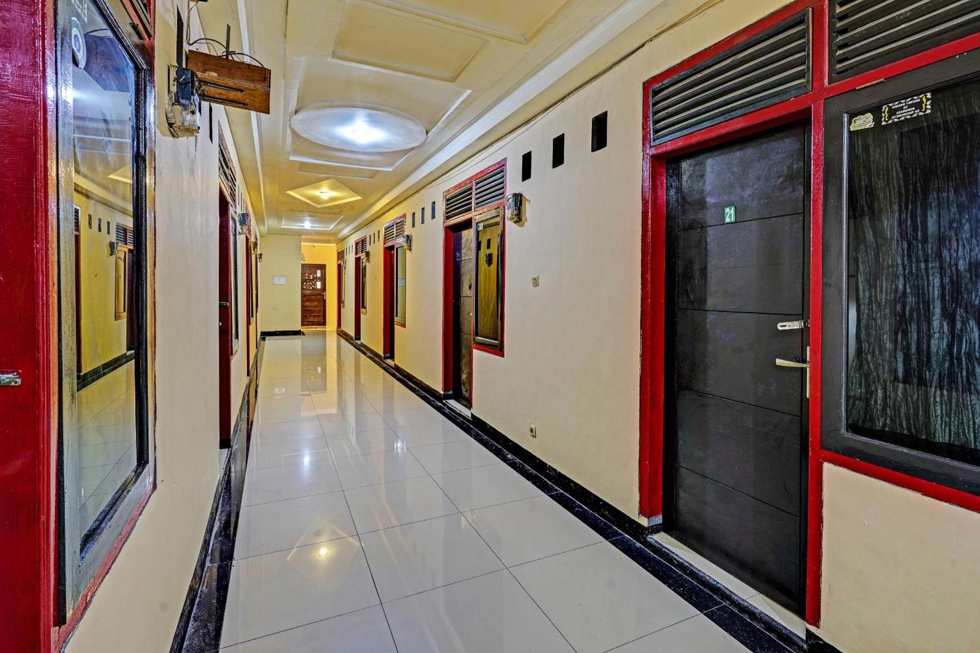 Oyo 91330 Munigar Syariah Hotel